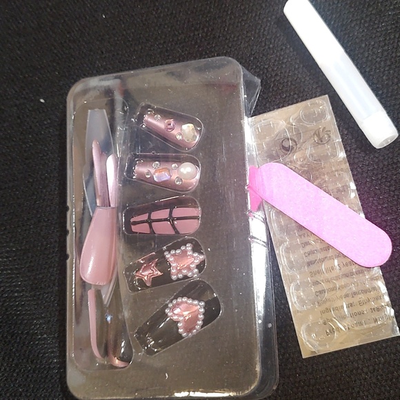 New press on nails - Picture 2 of 3